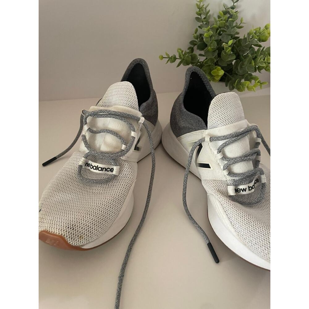 New Balance Fresh Foam Roav Women White/Gray/Cream Runner Shoes Size 9.5